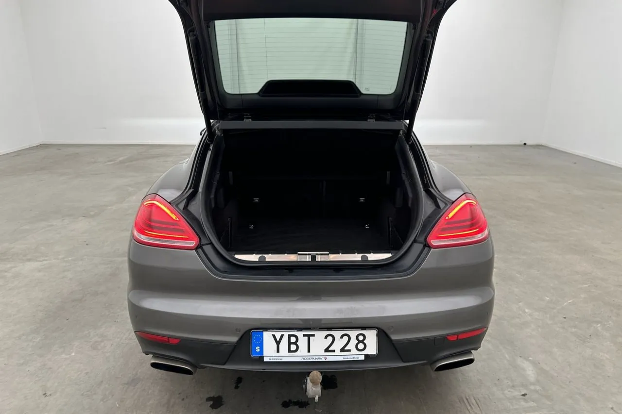 Vehicle image 30