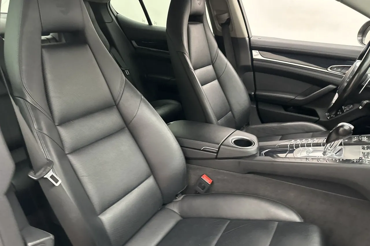 Vehicle image 25