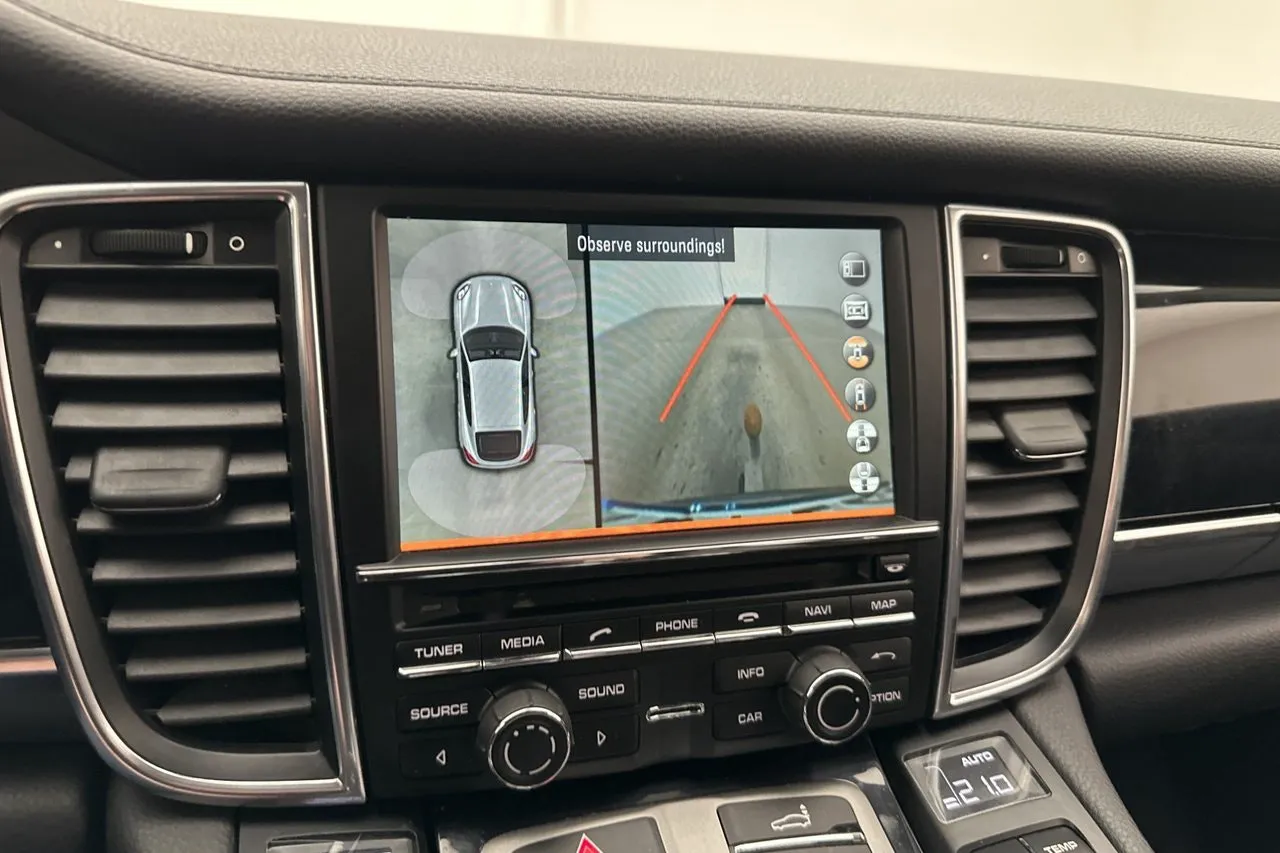 Vehicle image 18