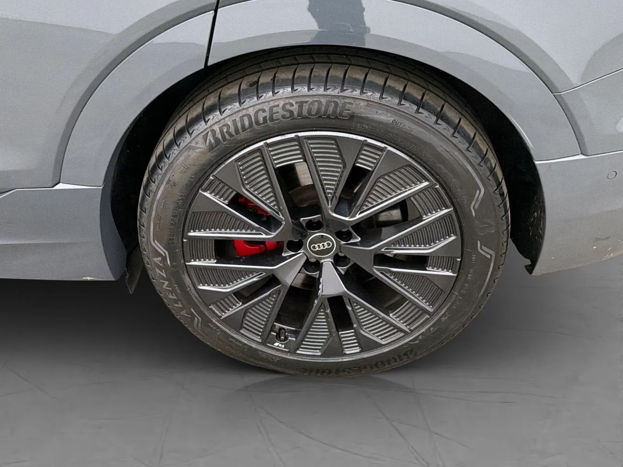 Vehicle image 32