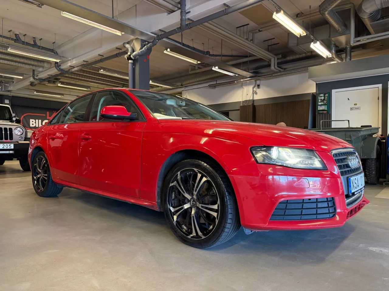 Vehicle image 4