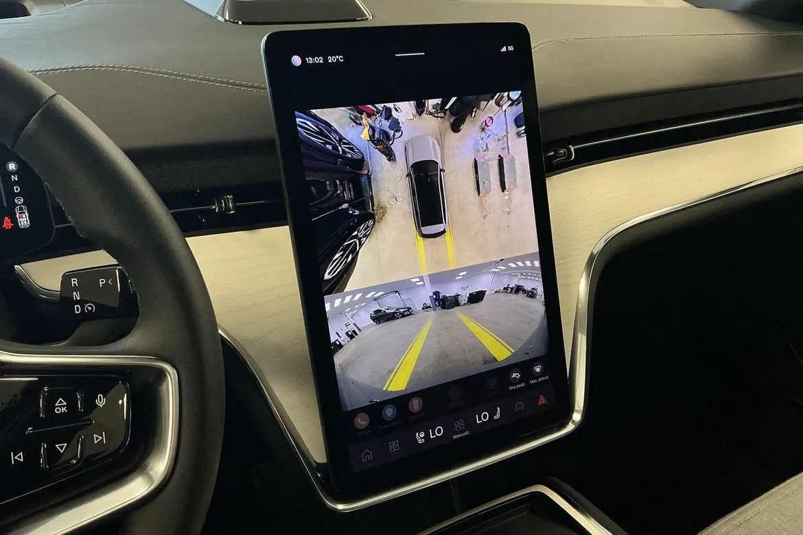 Vehicle image 17