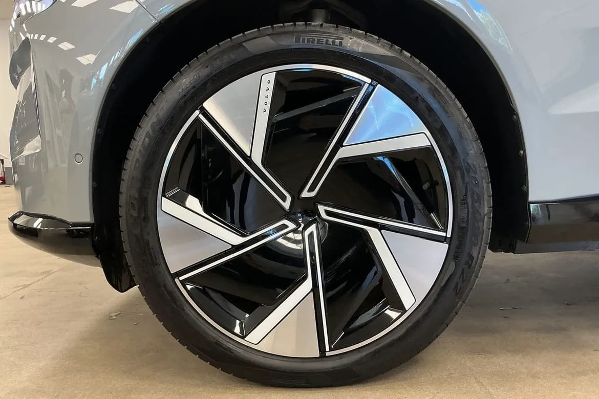 Vehicle image 25