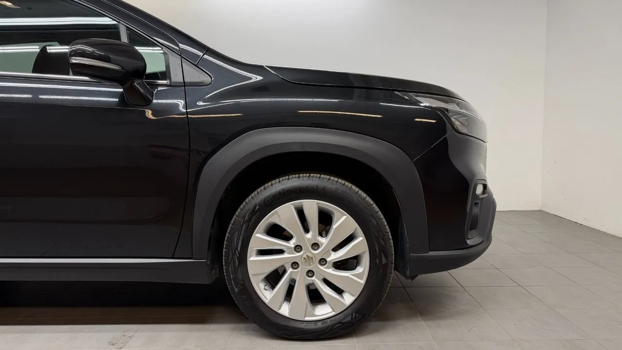 Vehicle image 13