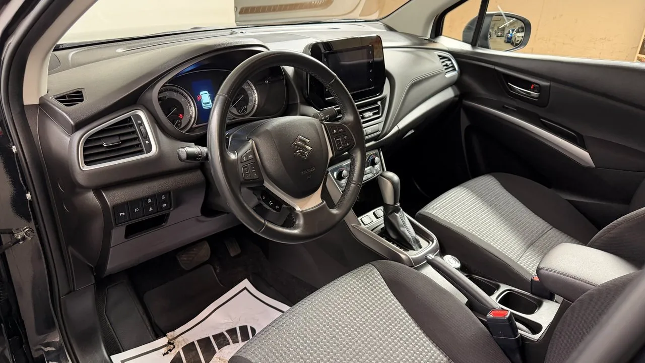 Vehicle image 7