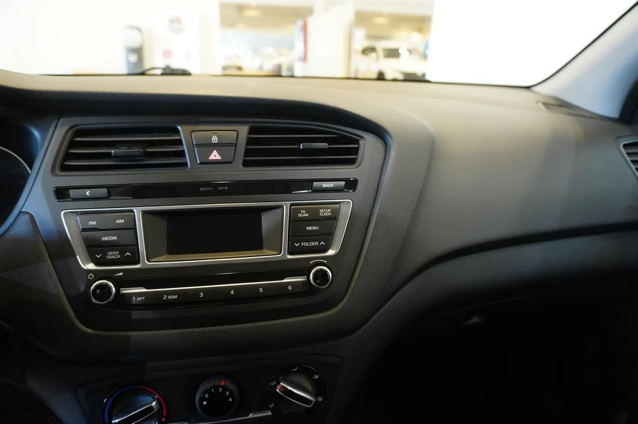Vehicle image 16