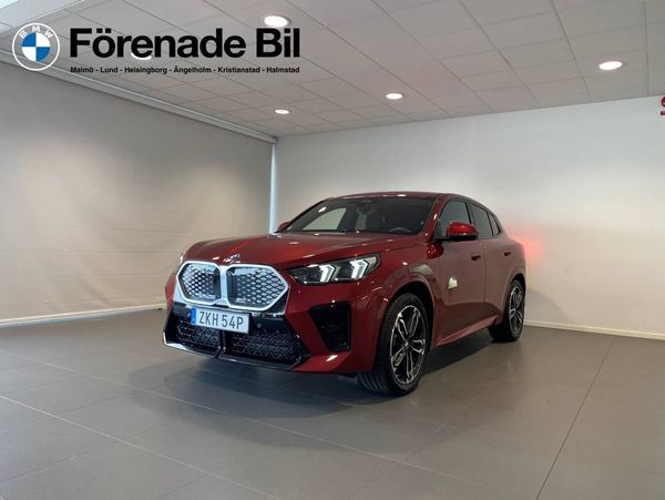 BMW iX2 xDrive30 M-Sportpaket Driving assistant plus Drag - 2025