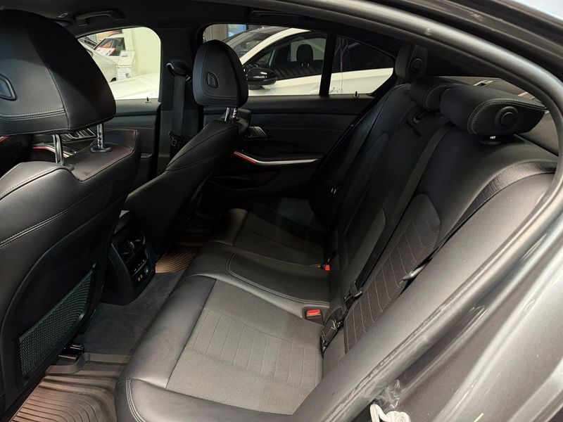 BMW 330 bild 16