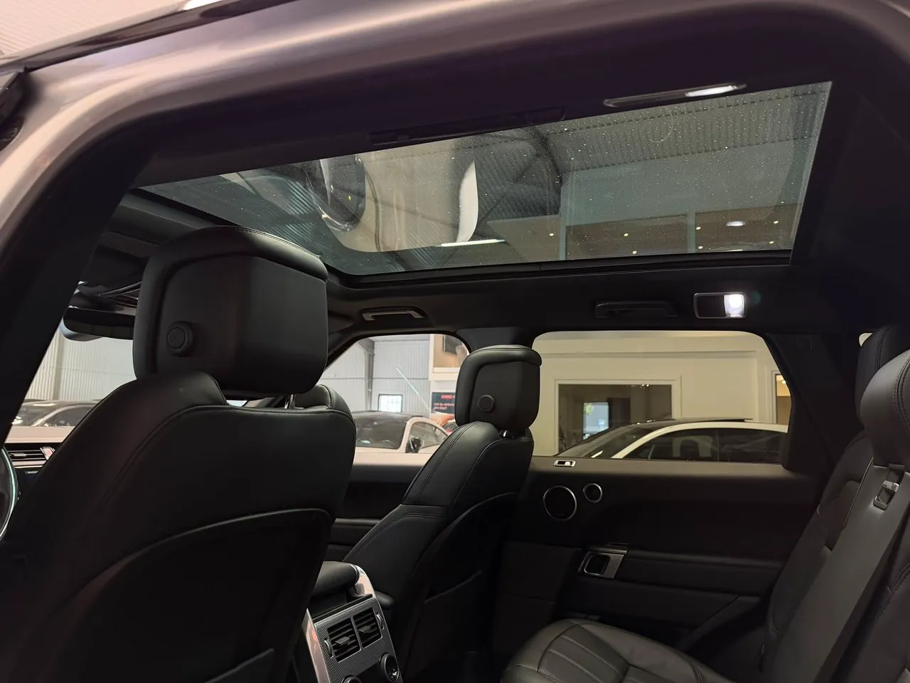 Vehicle image 14