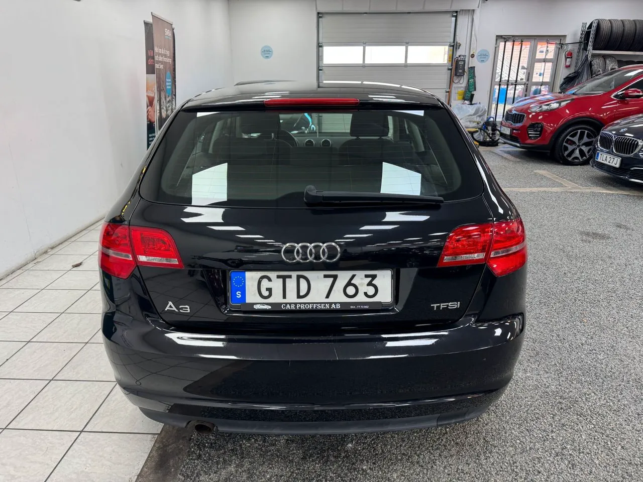Vehicle image 16