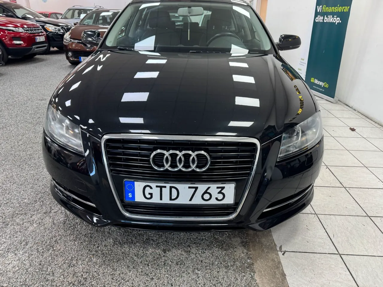 Vehicle image 15