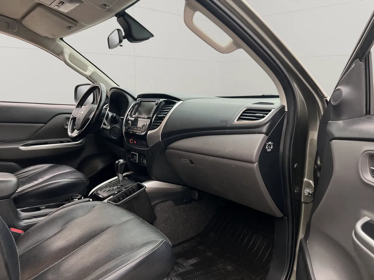 Vehicle image 30