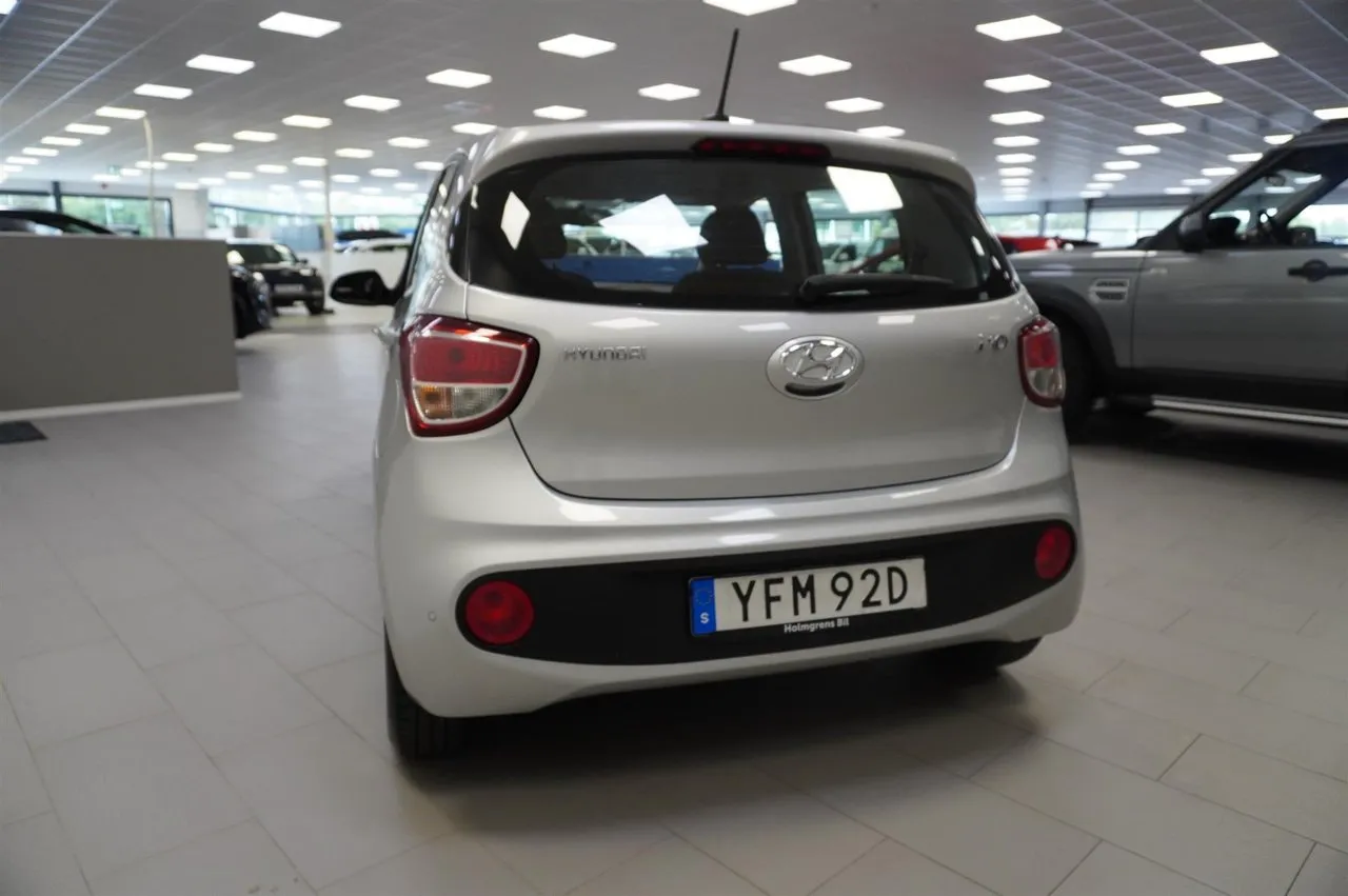 Vehicle image 9