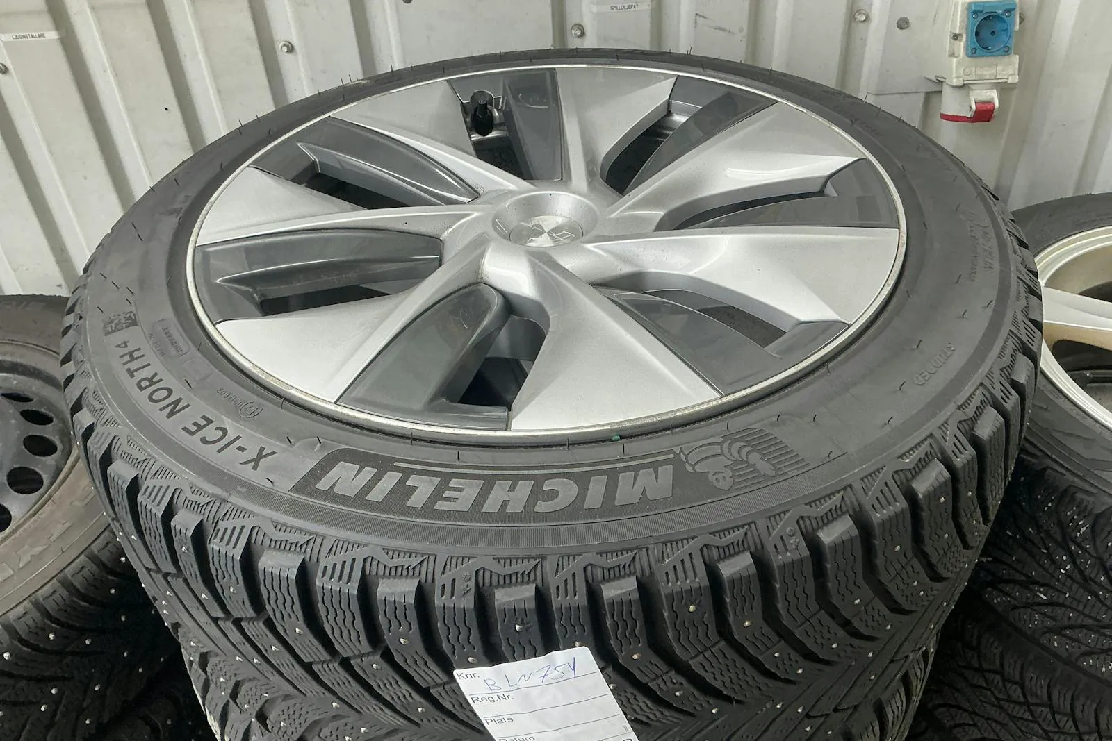 Vehicle image 14