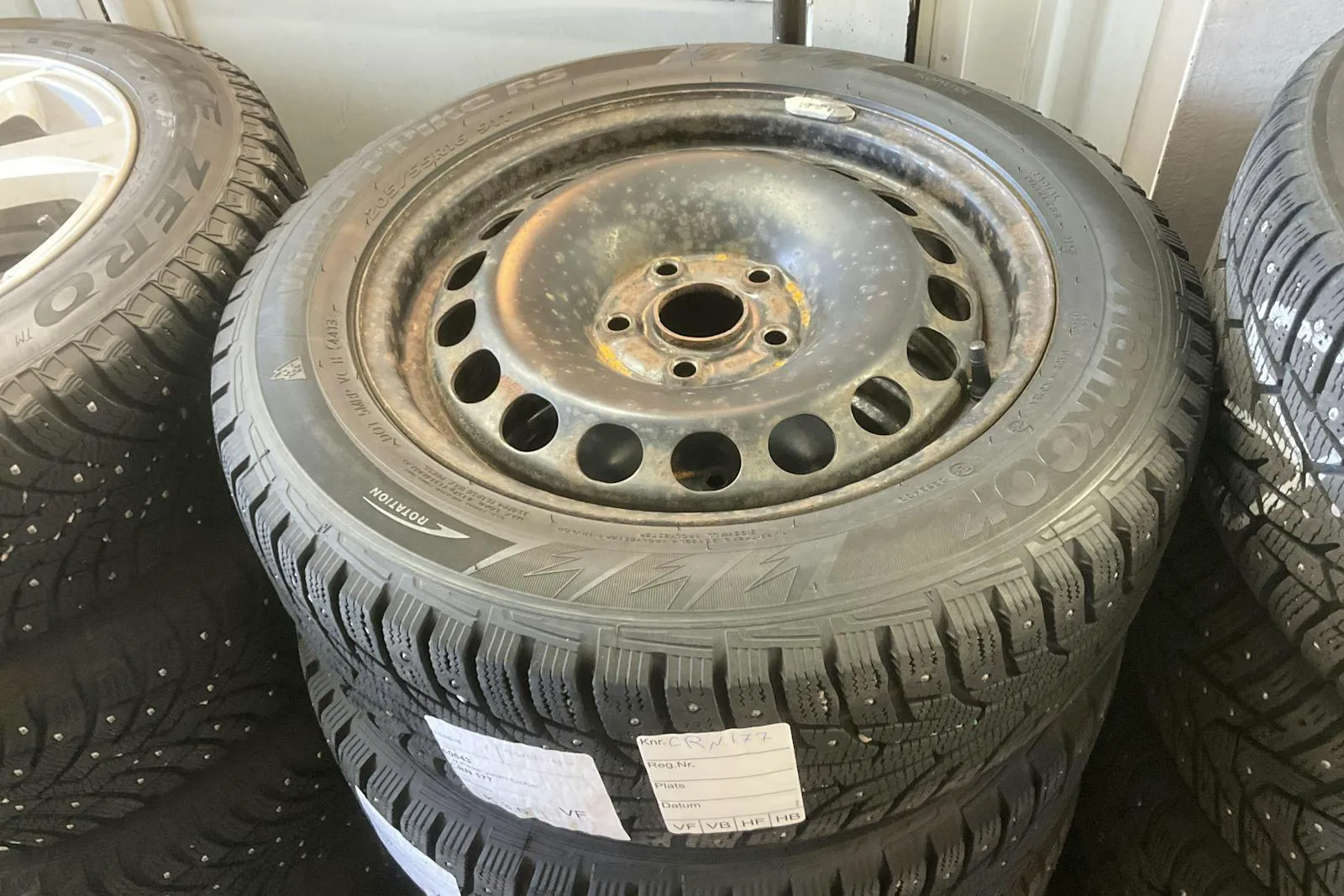 Vehicle image 10