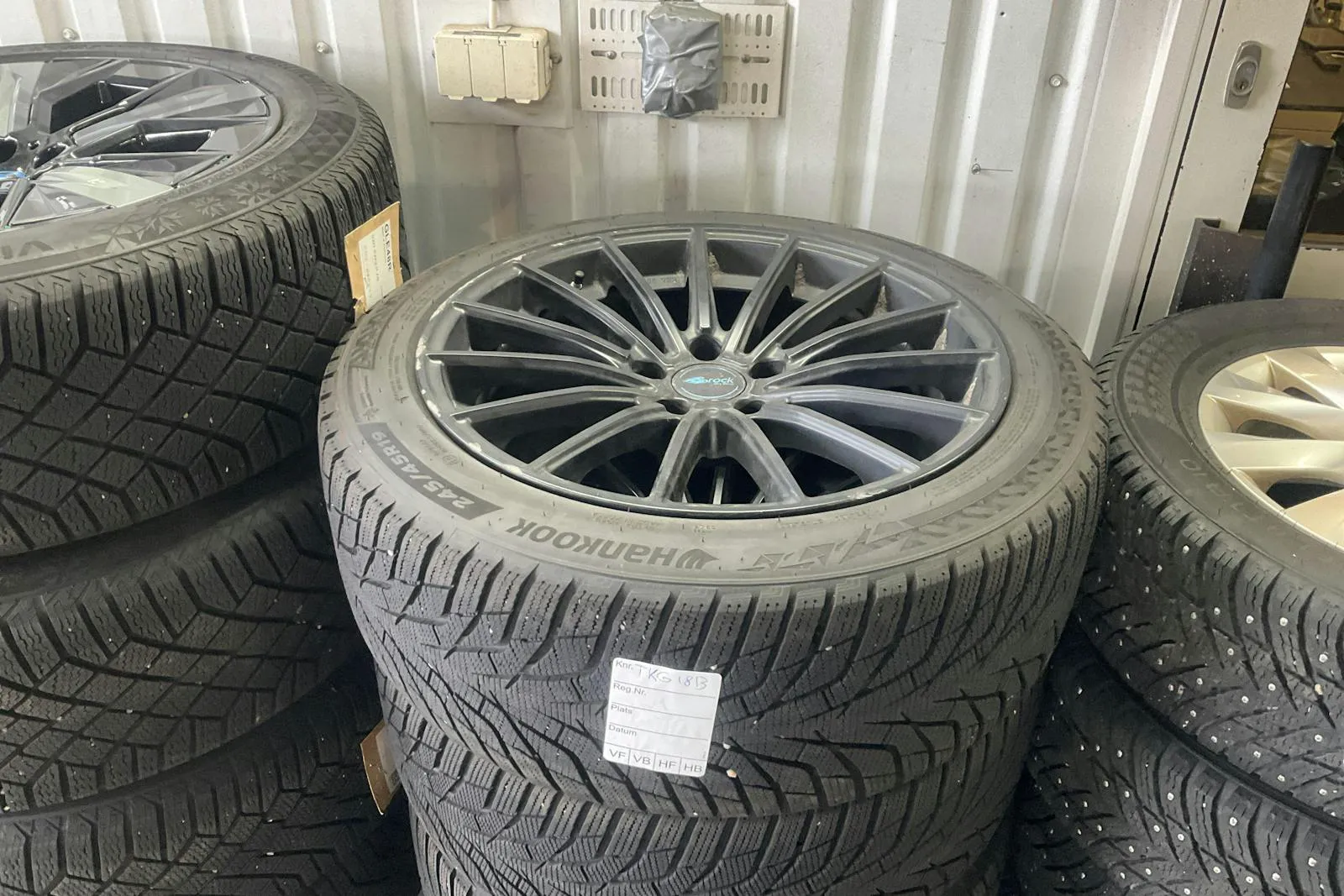 Vehicle image 15