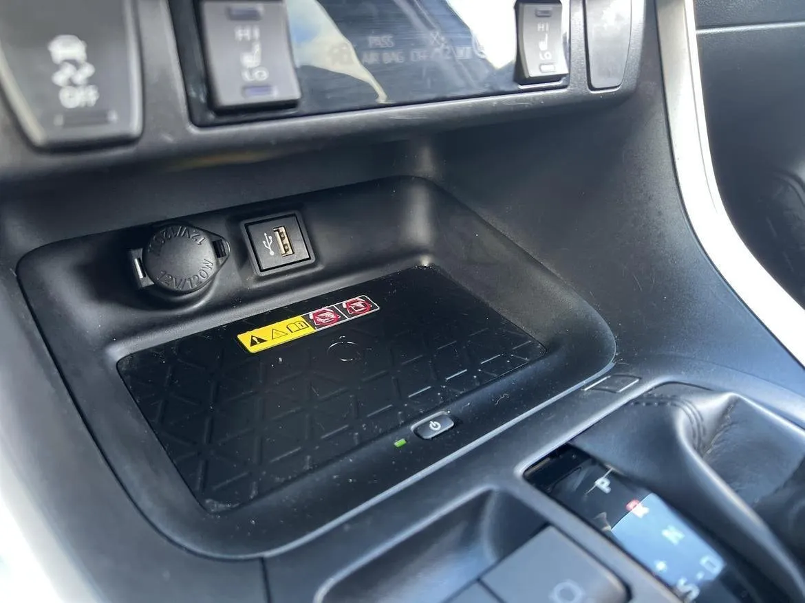 Vehicle image 14