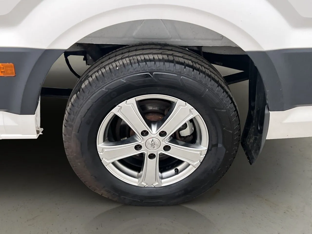 Vehicle image 32