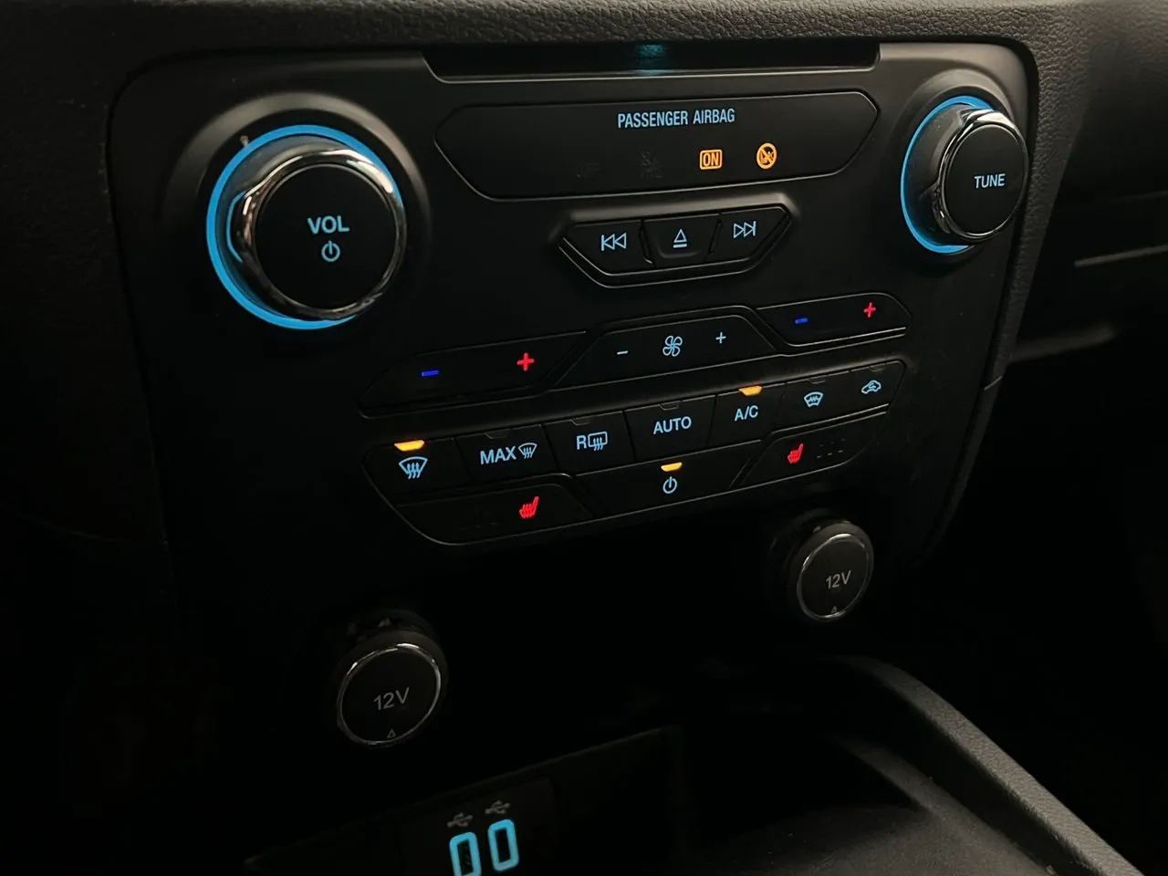 Vehicle image 27