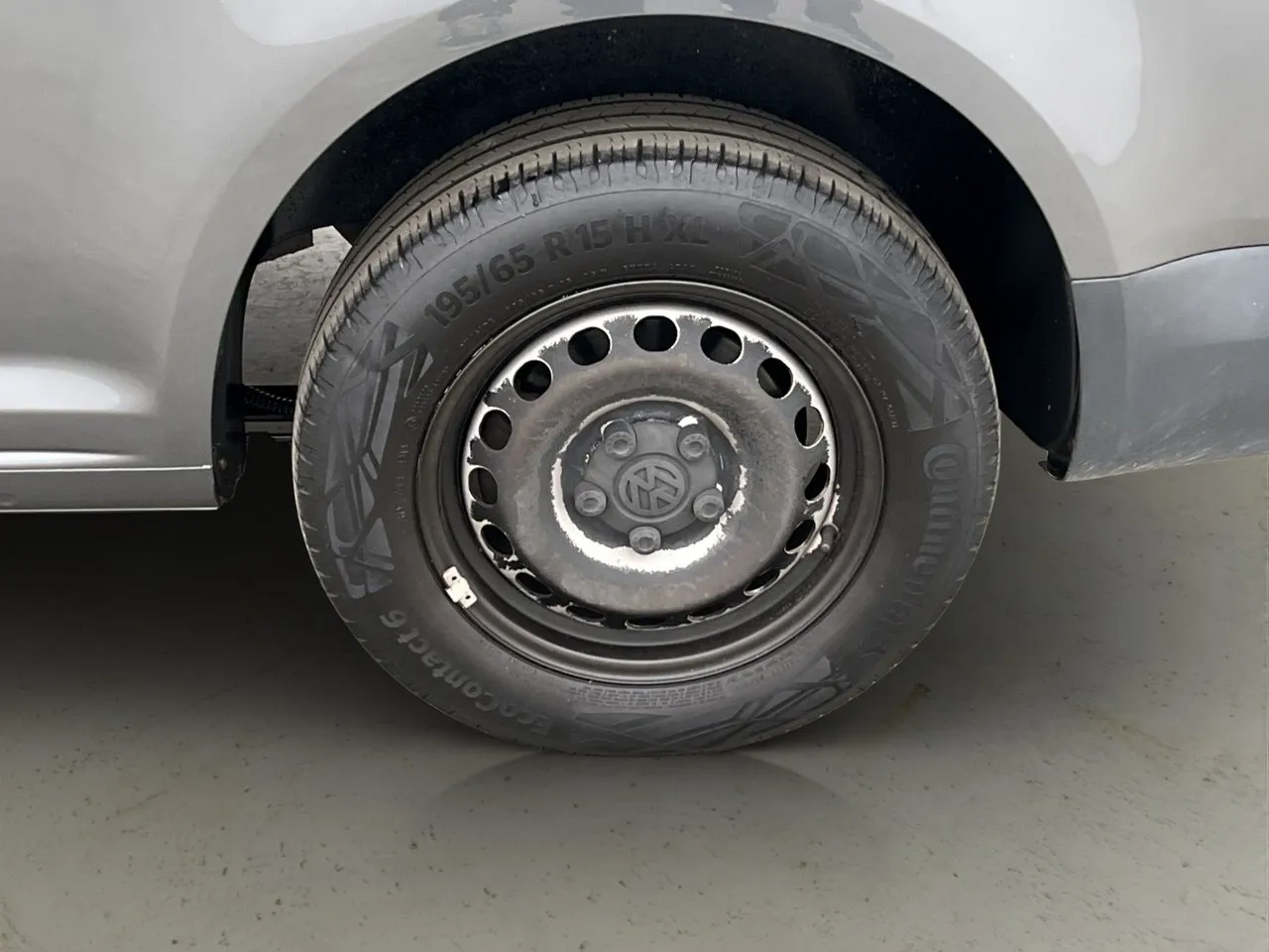 Vehicle image 28