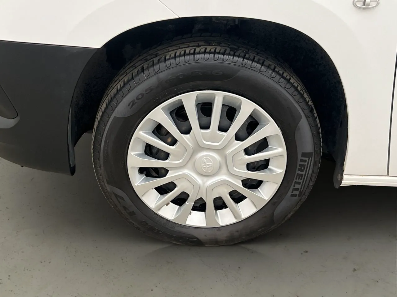 Vehicle image 26