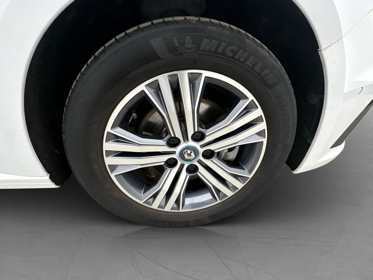 Vehicle image 35