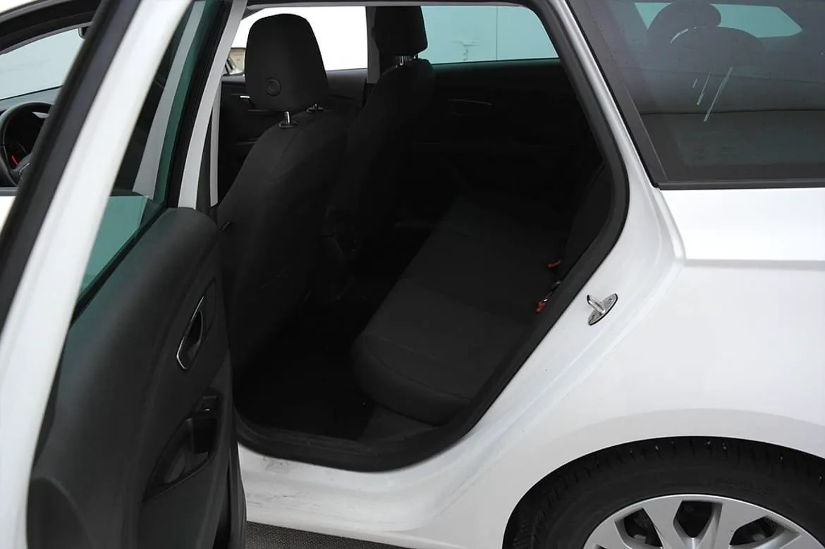 Vehicle image 18
