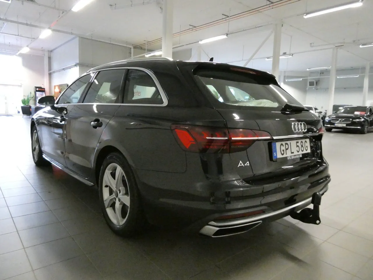 Vehicle image 11