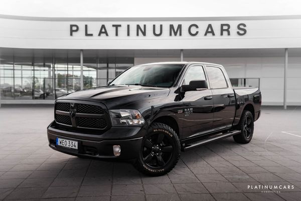 RAM 1500 Classic Crew Cab 5.7 V8 HEMI 4x4 396hk / Taklucka - 2023