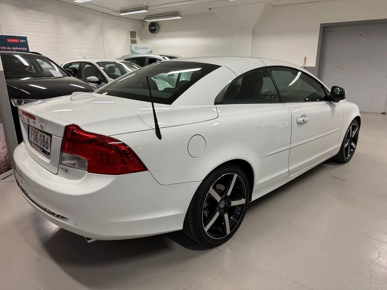 Vehicle image 10
