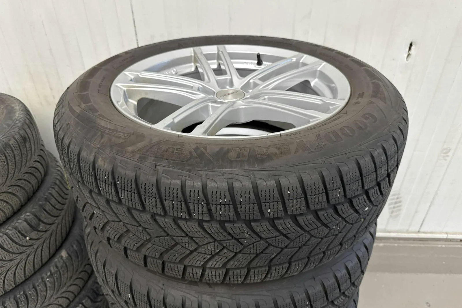 Vehicle image 10