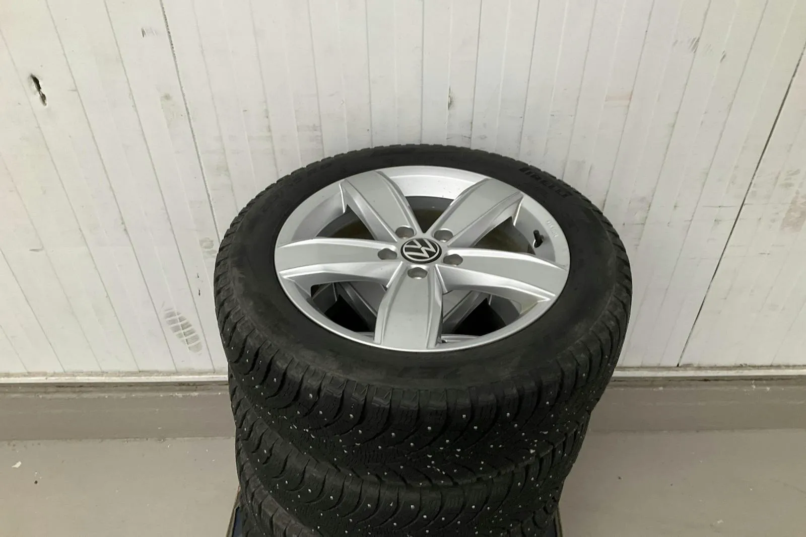 Vehicle image 19