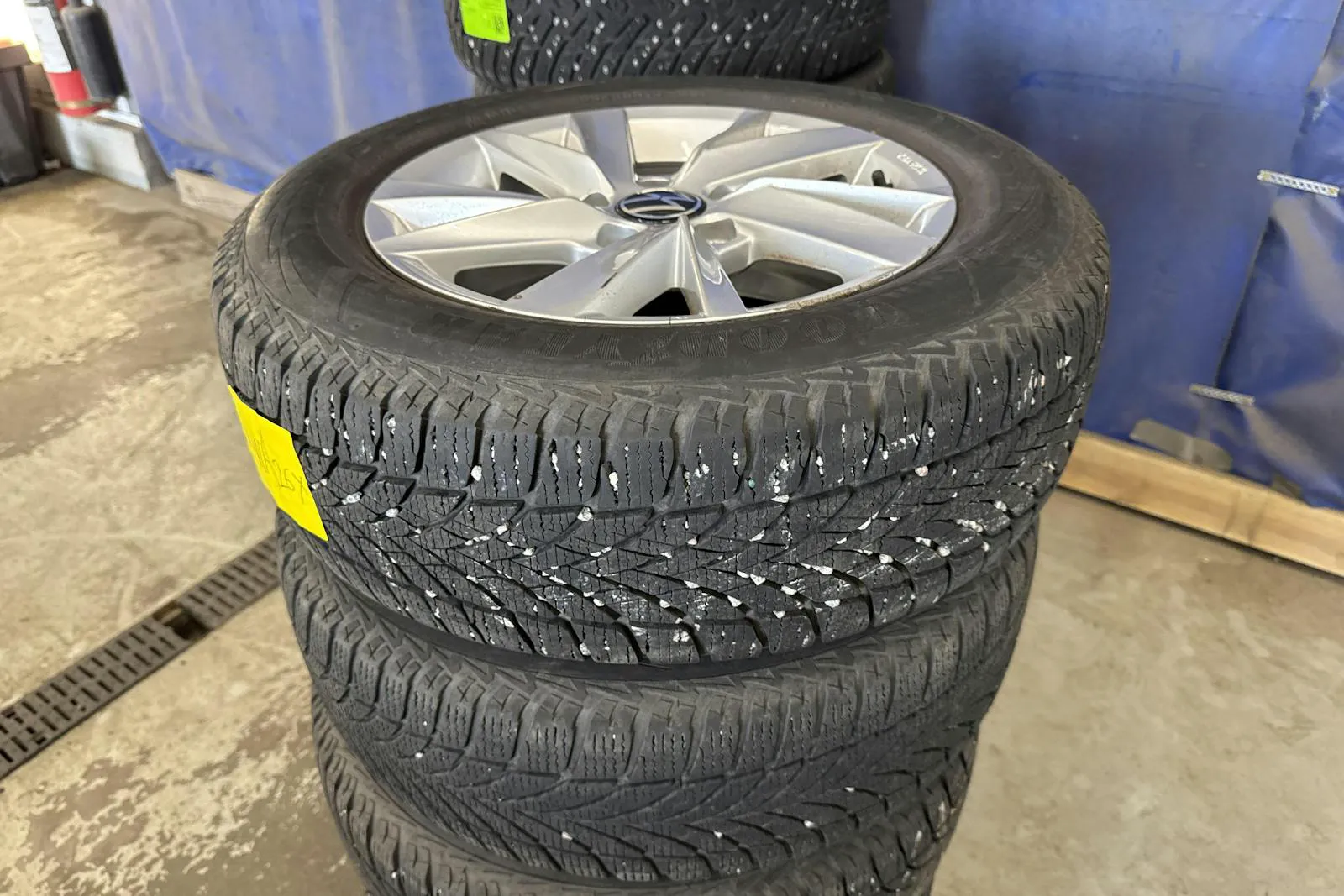 Vehicle image 15