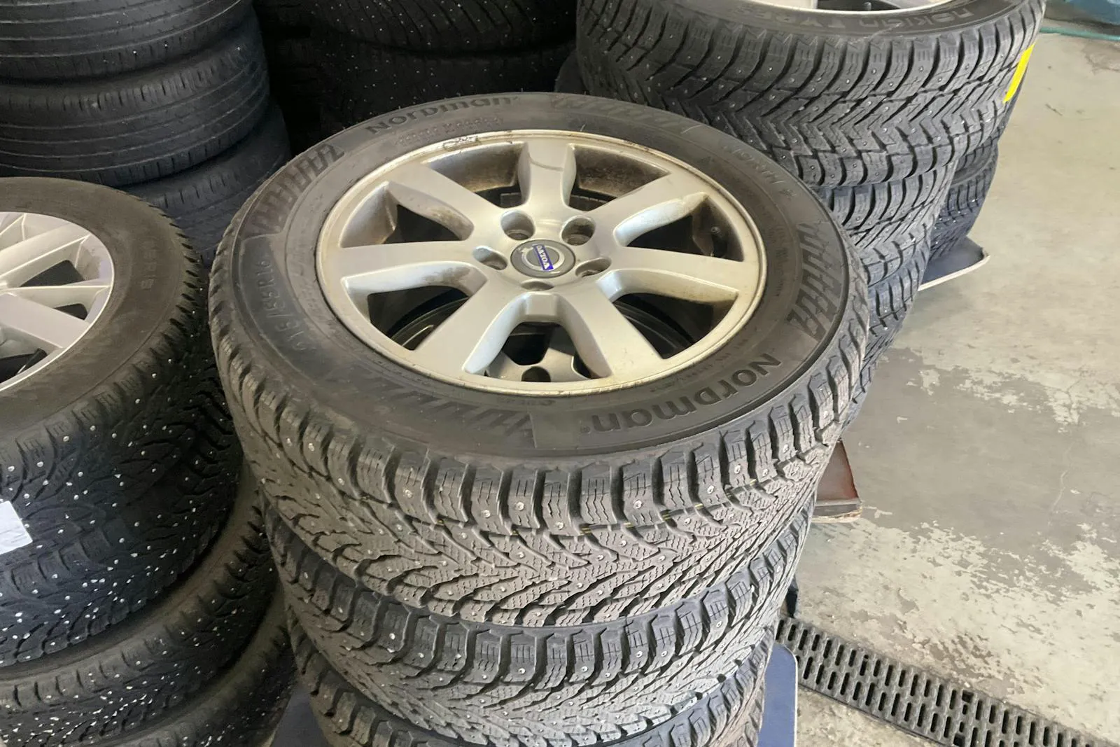 Vehicle image 14
