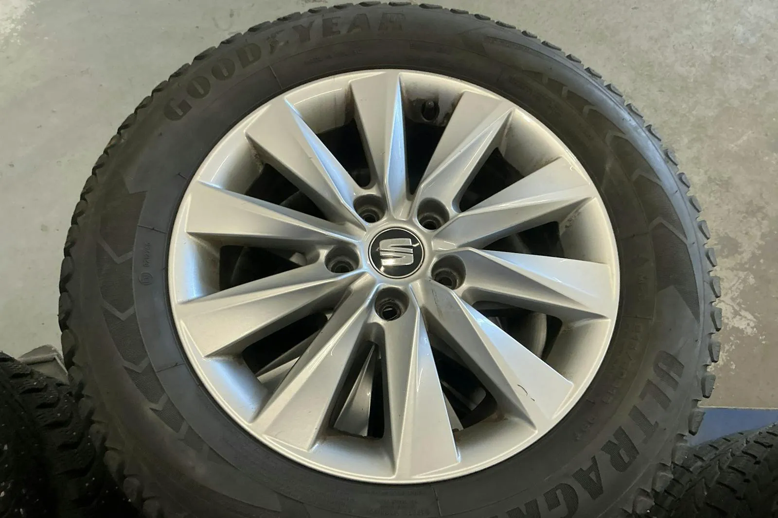 Vehicle image 14