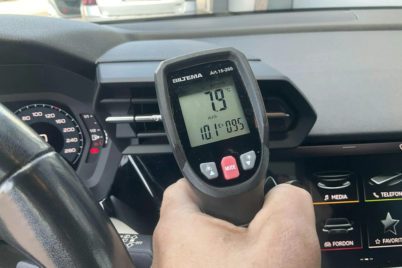 Vehicle image 14