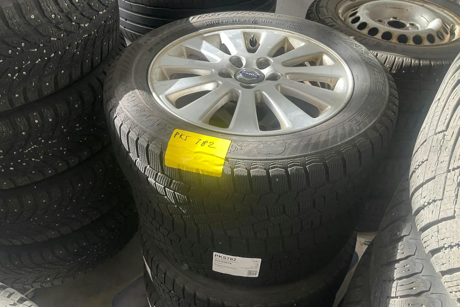 Vehicle image 14
