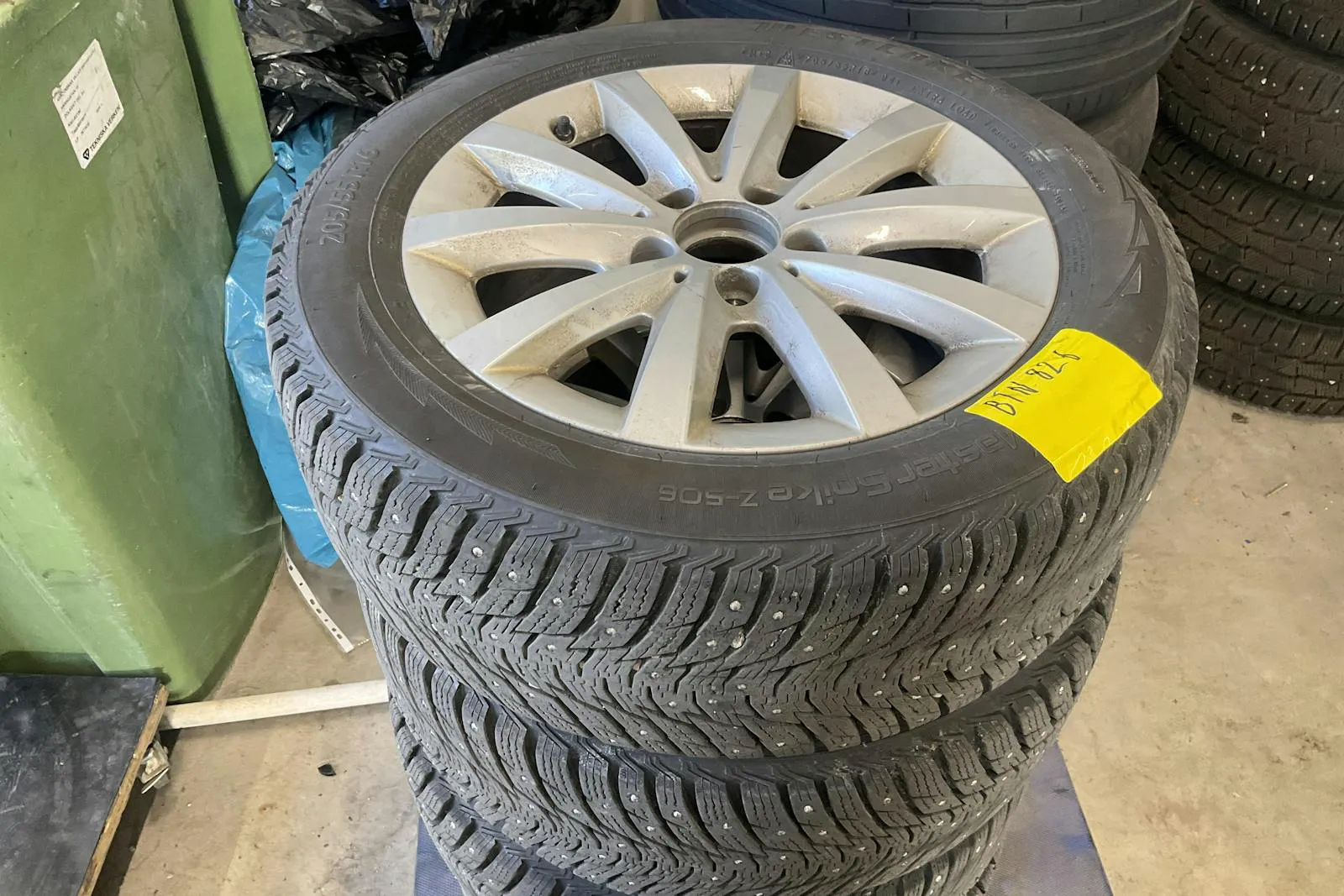 Vehicle image 13