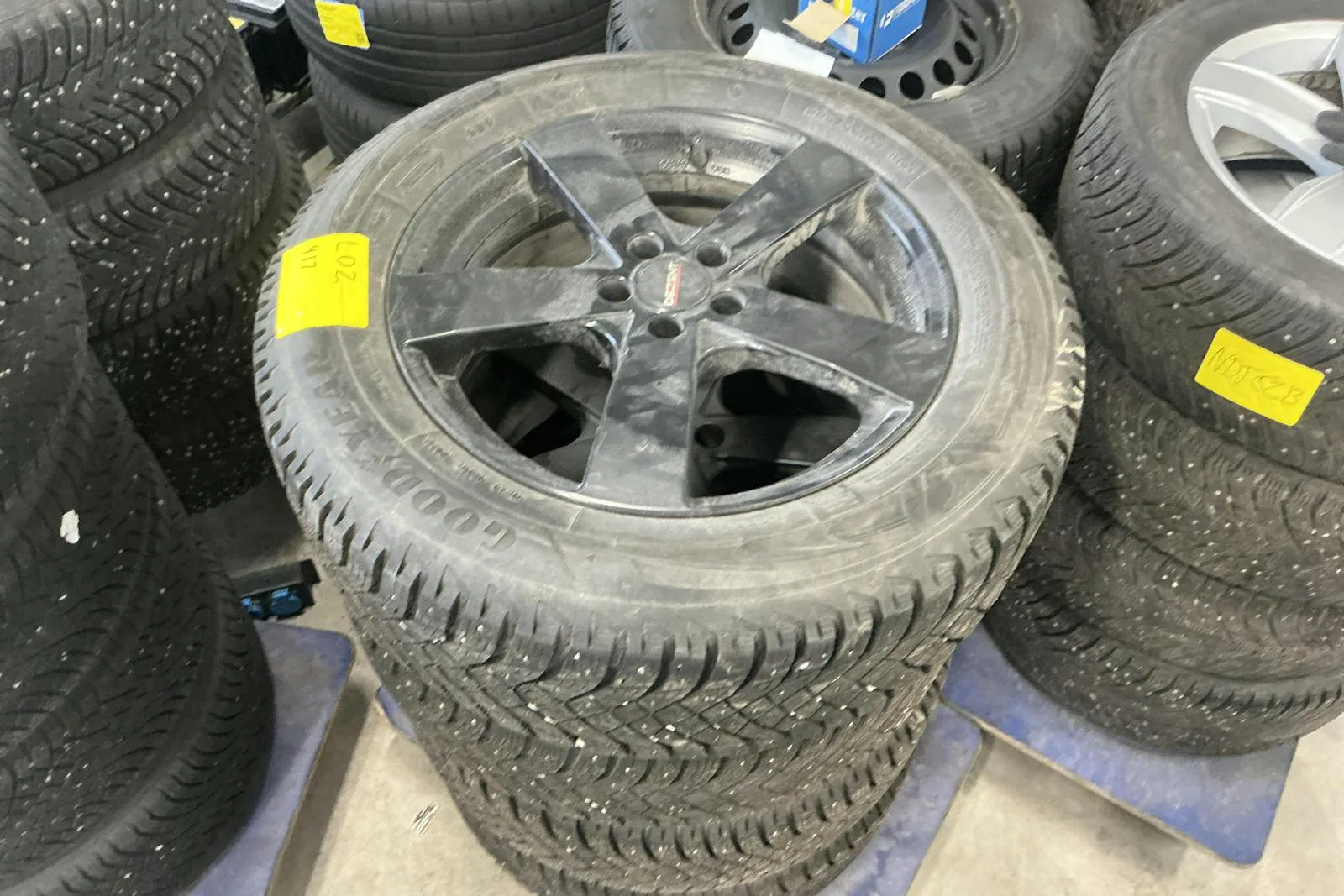 Vehicle image 16