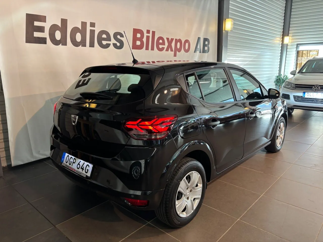 Vehicle image 3