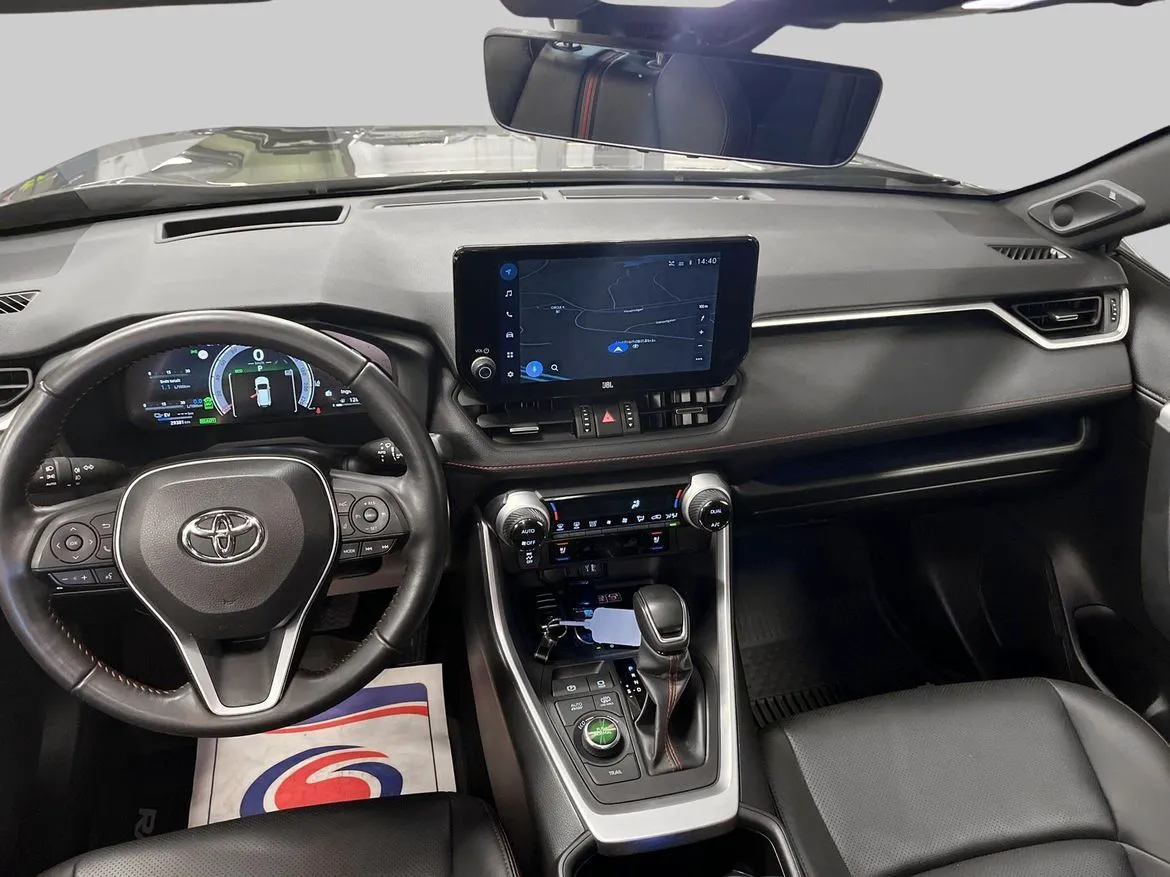 Vehicle image 11