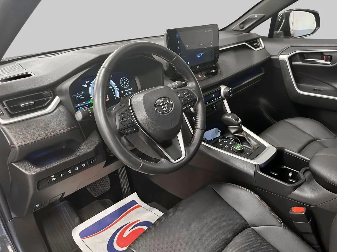 Vehicle image 13