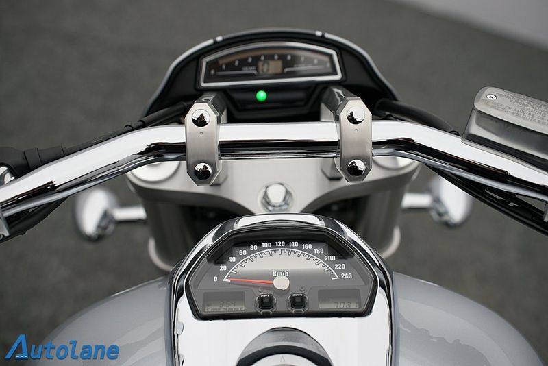 Suzuki VZR bild 24
