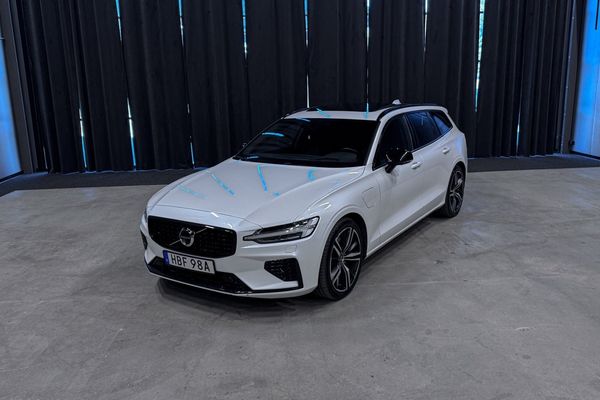 Volvo V60 Recharge T6 AWD R-Design|Pano|H/K|360°|HUD| - 2021