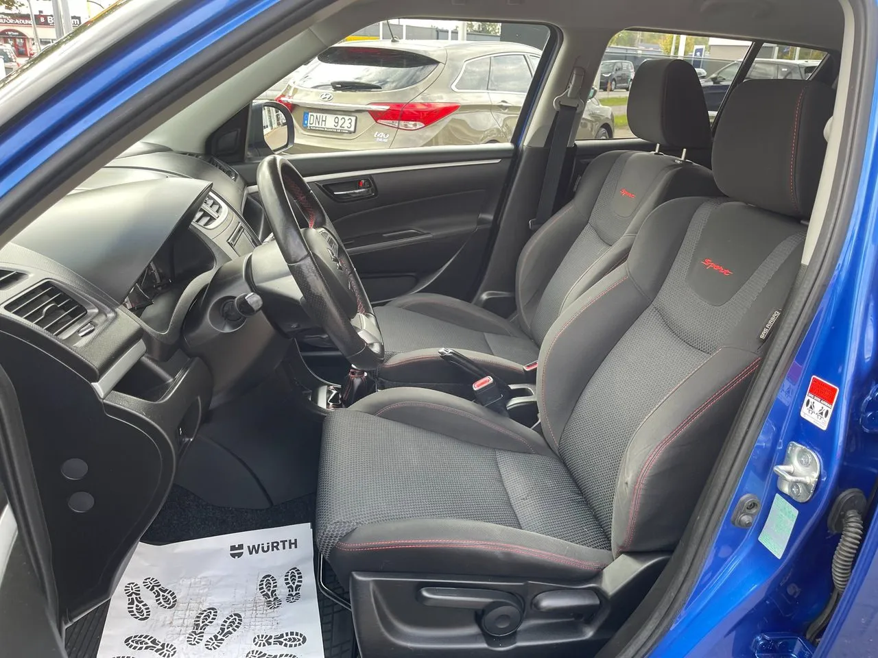 Vehicle image 12
