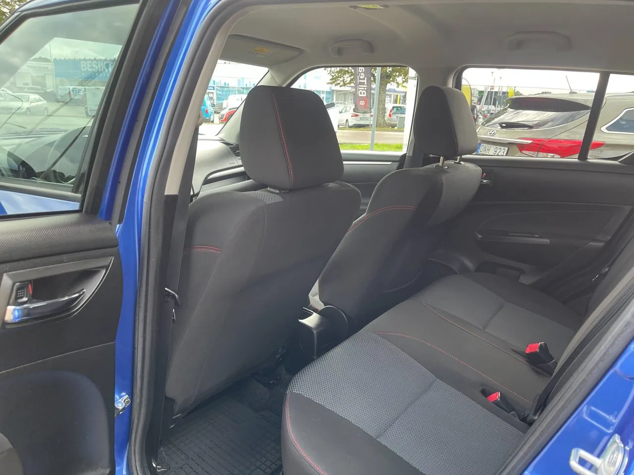 Vehicle image 16