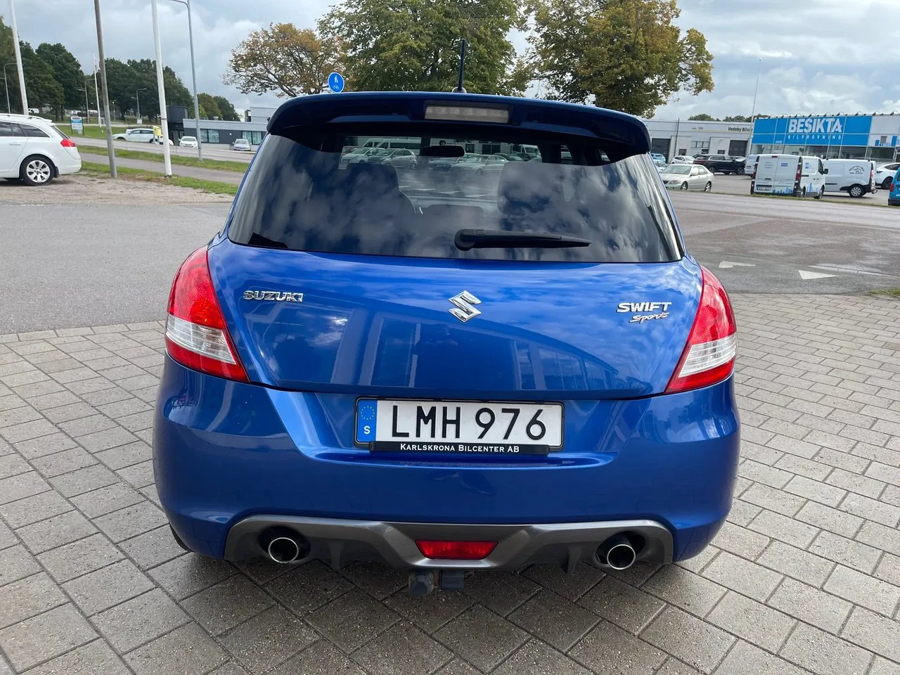 Vehicle image 5