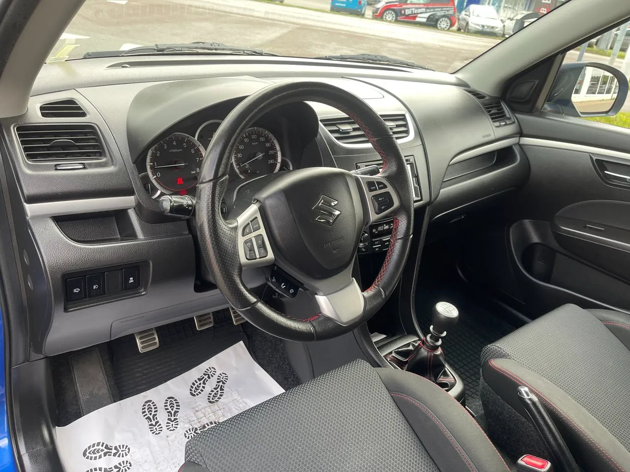 Vehicle image 14