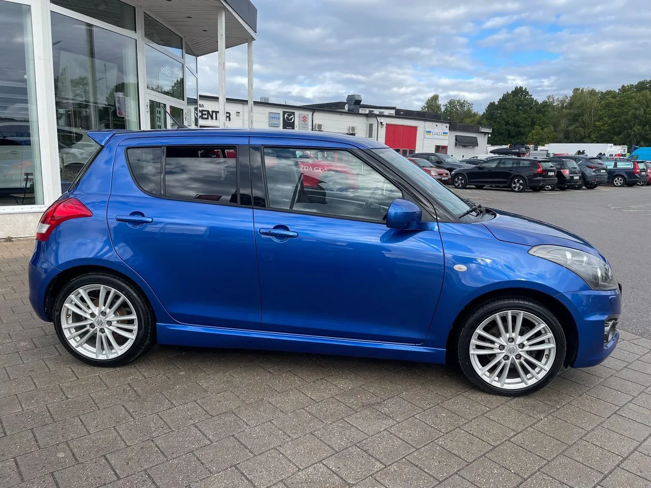 Vehicle image 3