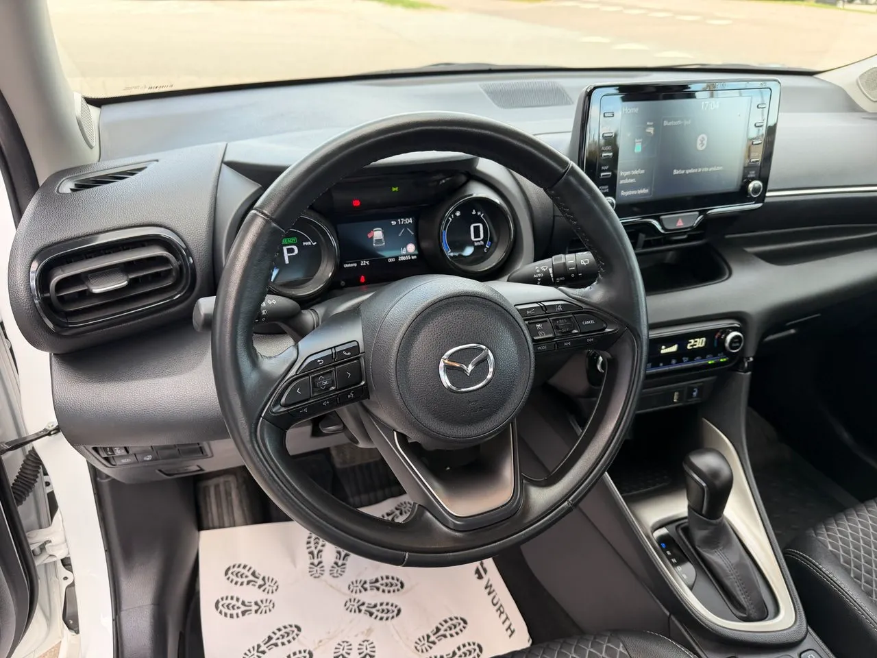 Vehicle image 15